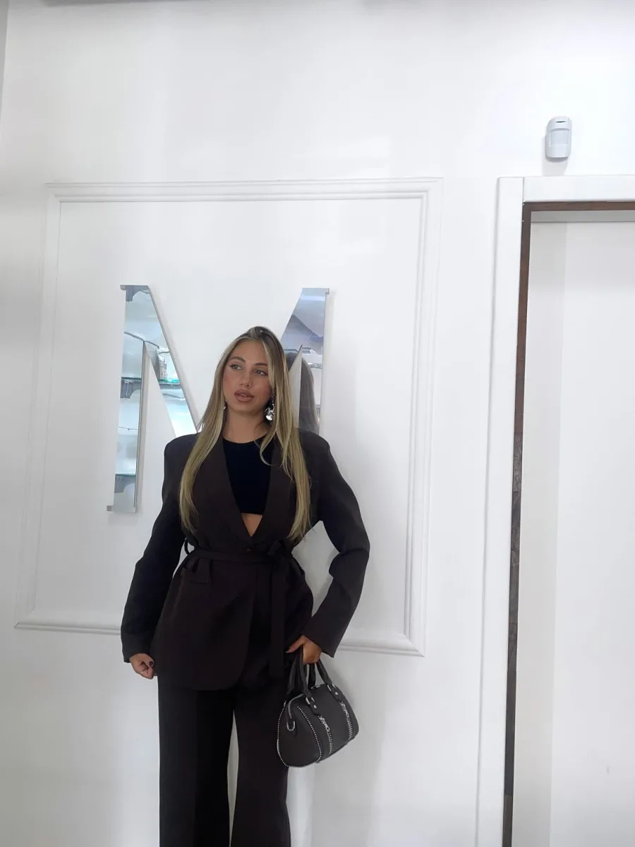 Tailleur con cintura