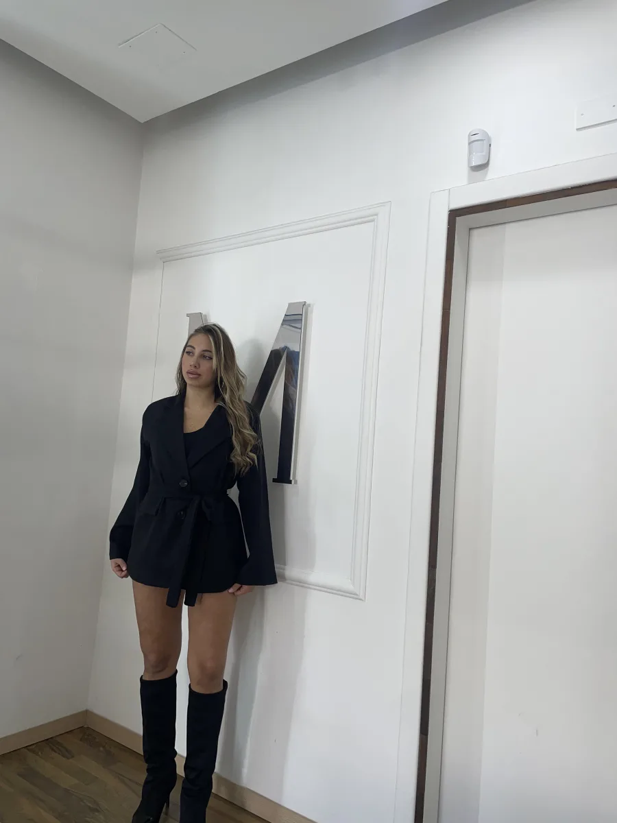 Blazer nero con cintura