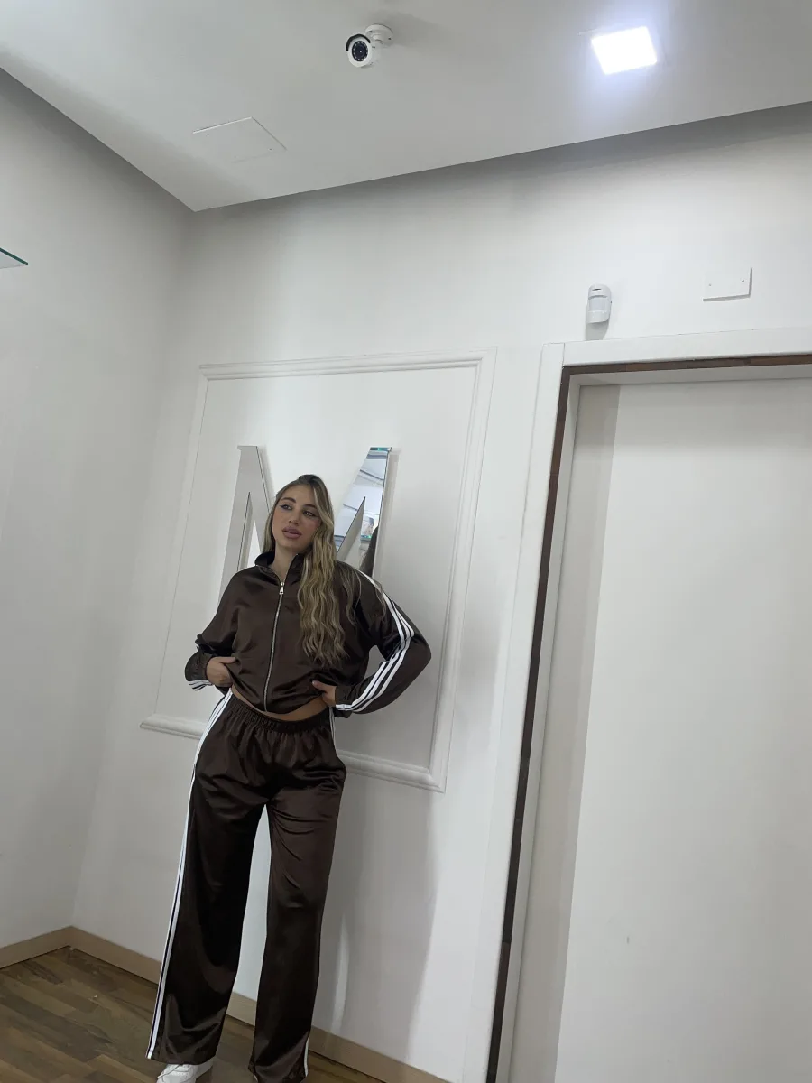 Tuta in raso cioccolato