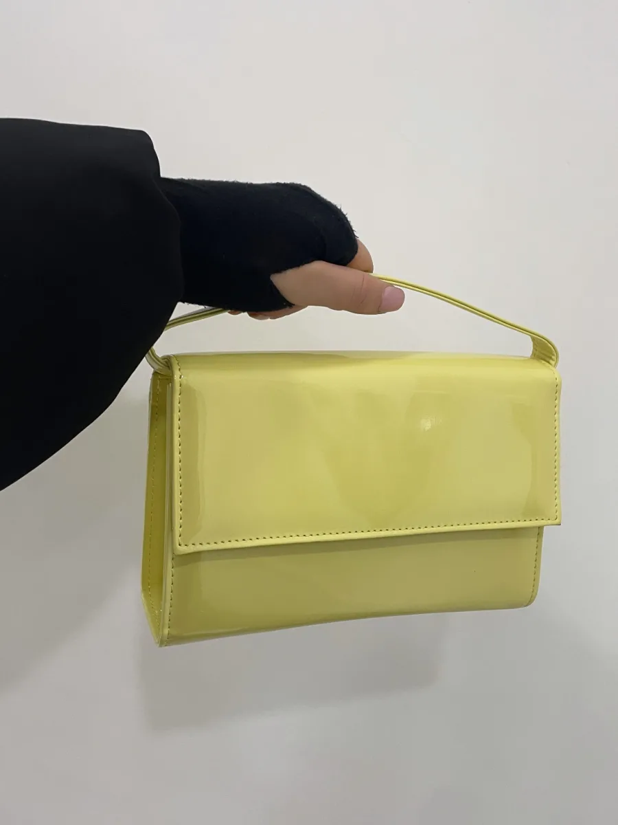 Borsa in vernice gialla
