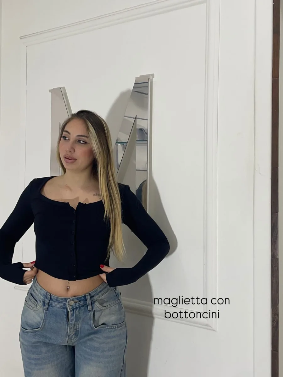 Maglietta con bottoncini