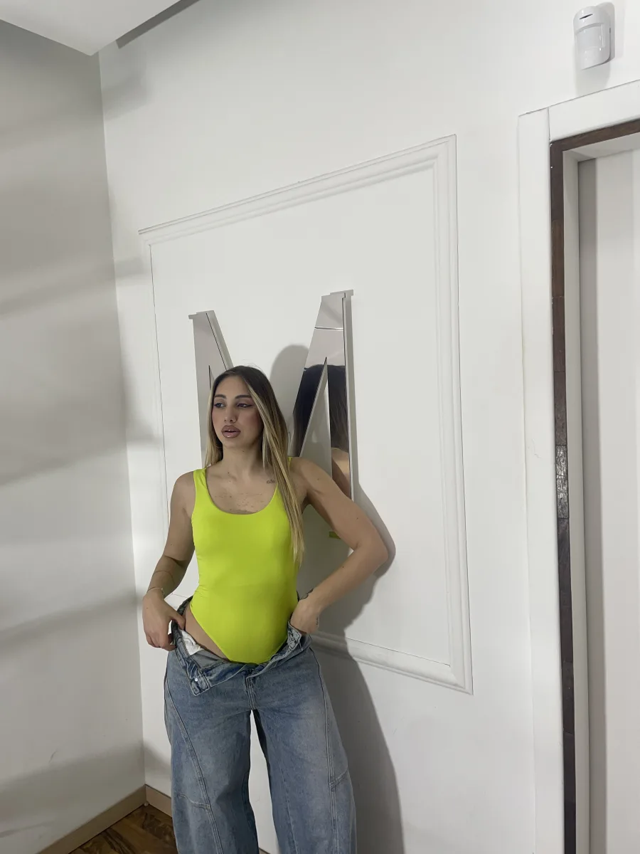 Body con coppe verde lime
