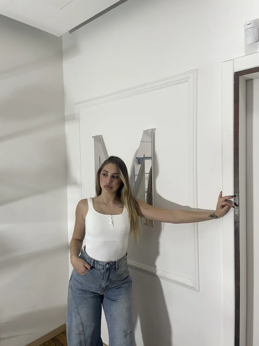 Canotta con bottoncini bianca