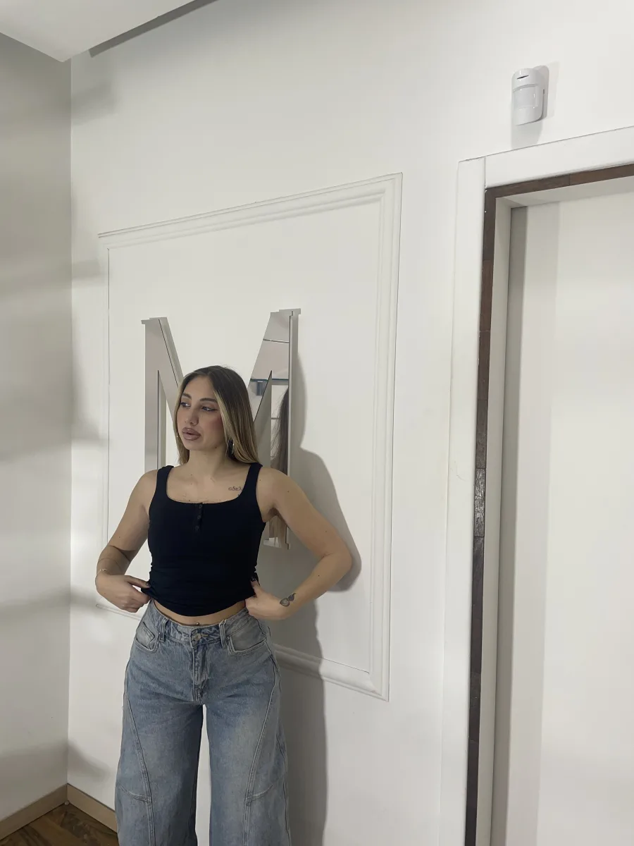 Canotta con bottoncini nera