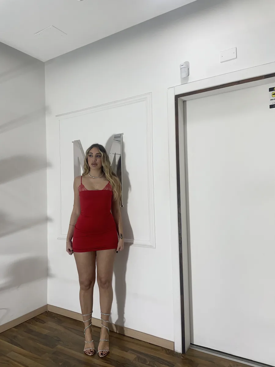 Mini Dress Nero con Dettaglio in Pizzo Rosso