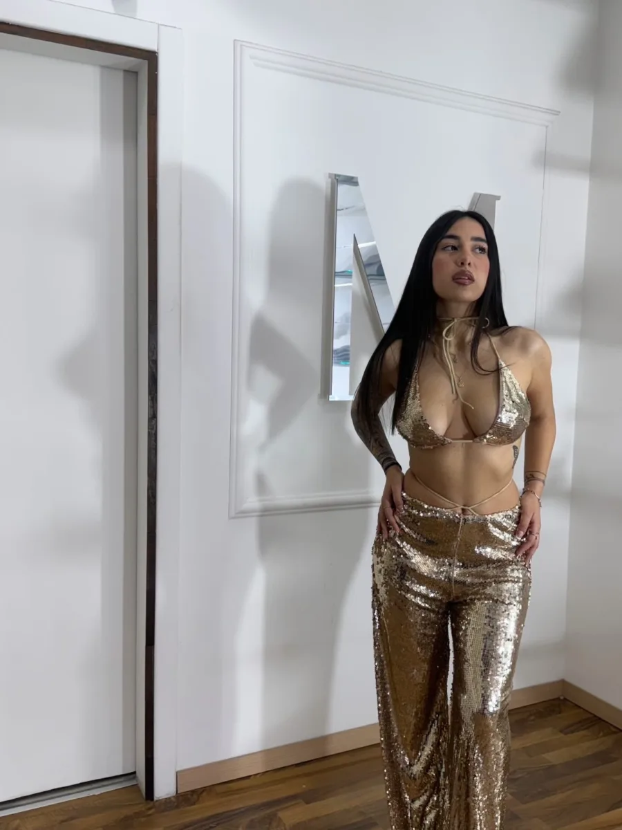 Coordinato con paillettes oro
