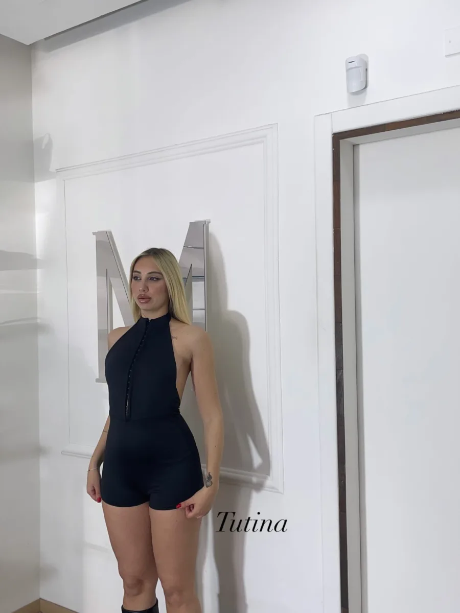 Tutina con schiena scoperta nera