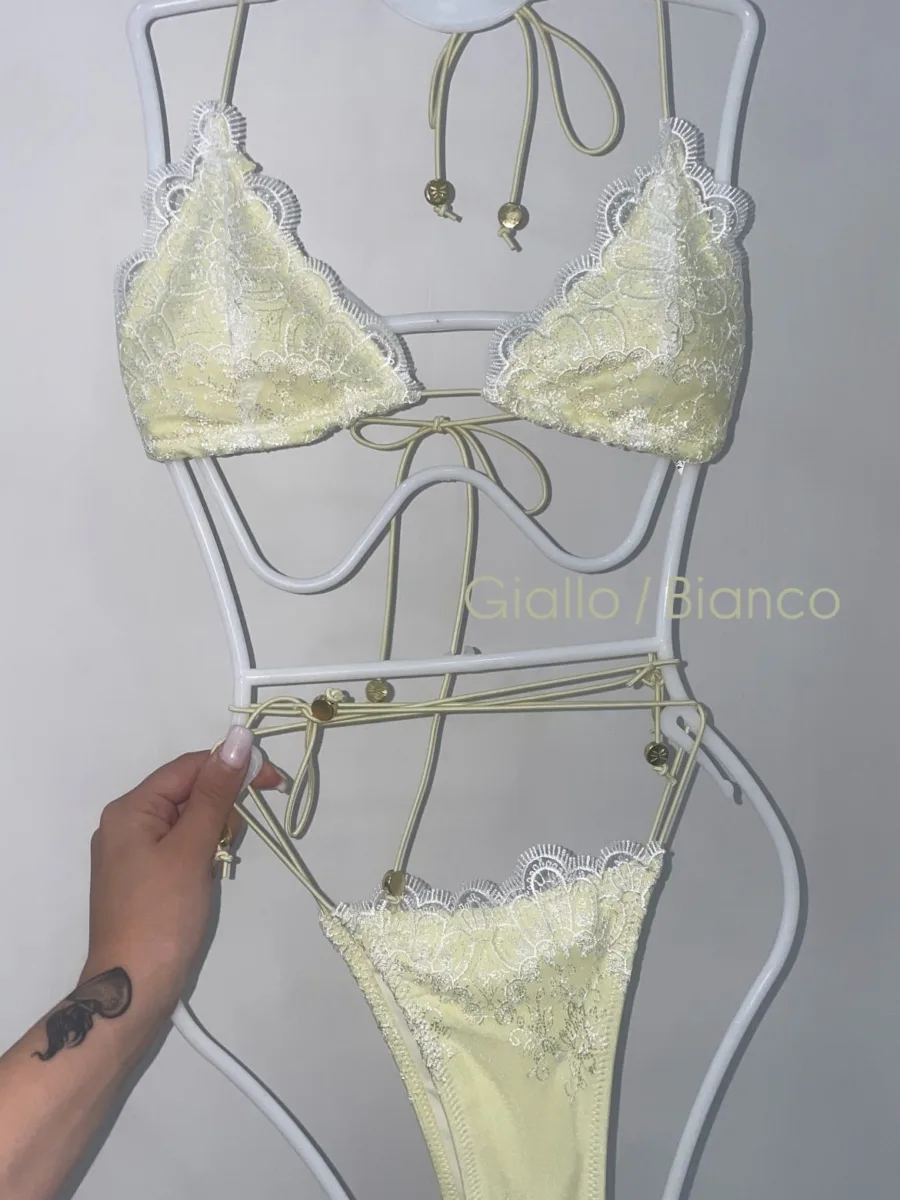 Costume in pizzo giallo / bianco