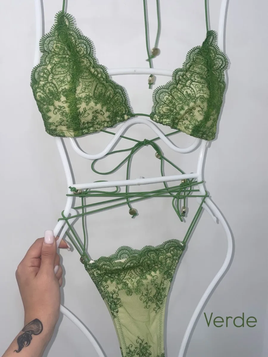 Costume in pizzo verde