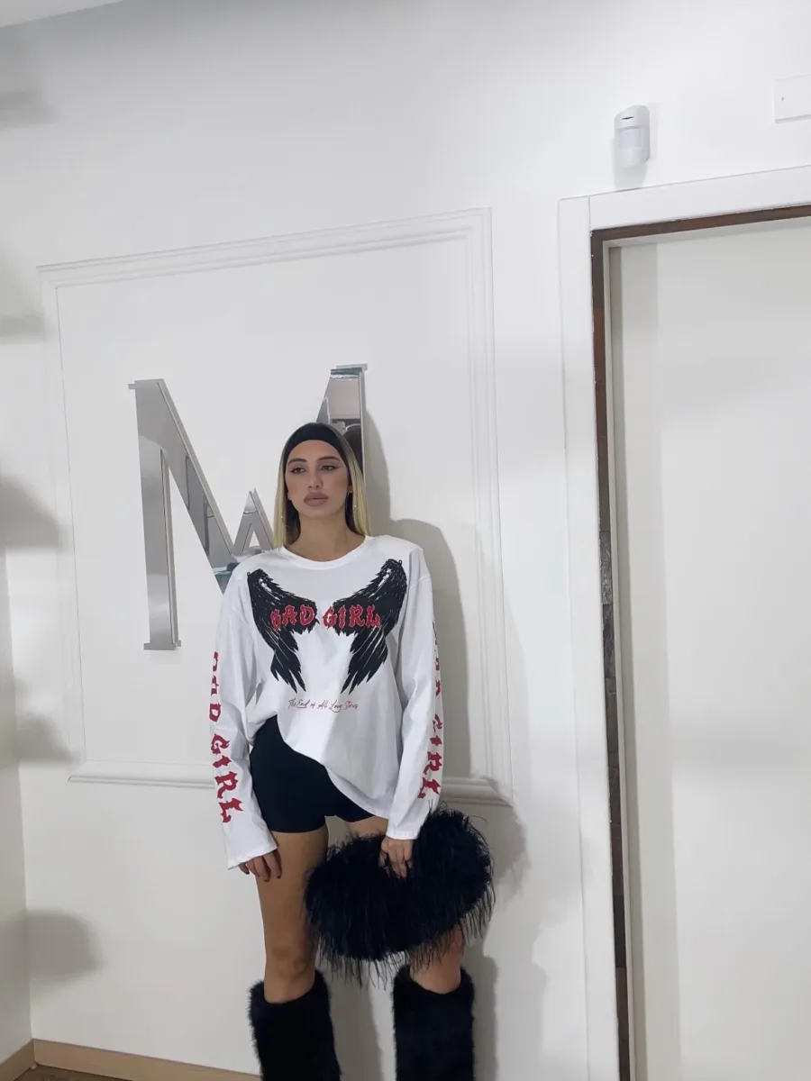 Maglietta over BAD GIRL bianca